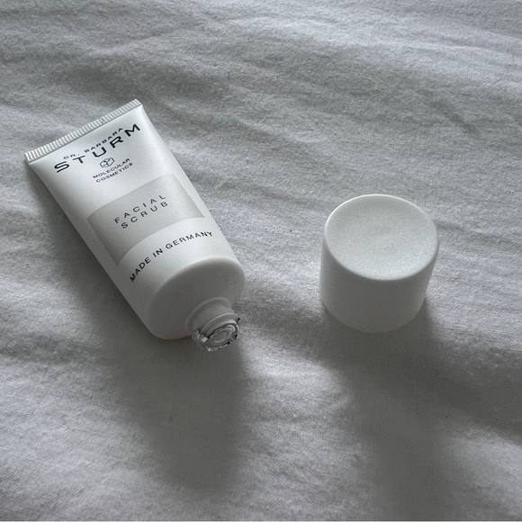 DR BARBARA STURM - FACIAL SCRUB - Picture 3 of 3